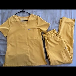 FIGS LIGHT GOLD SET size small catarina and medium scrunch band yolas